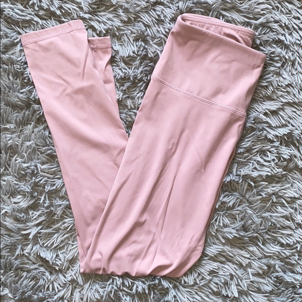 Light pink/purple workout leggings